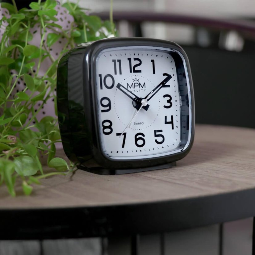 Budík s LED podsvícením a tichým chodem MPM  C01.3966.90