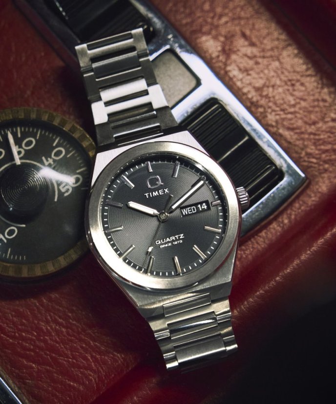 Timex Q Timex Continental Day and Date TW2Y25000UK