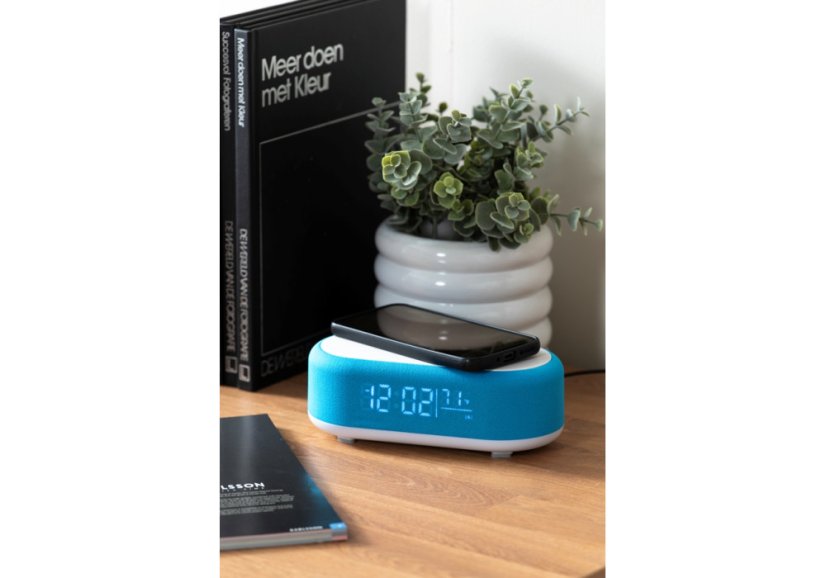 Stolové hodiny s budíkom, nabíjačkou smartfónov a Bluetooth reproduktorom 6033BB Karlsson 20cm