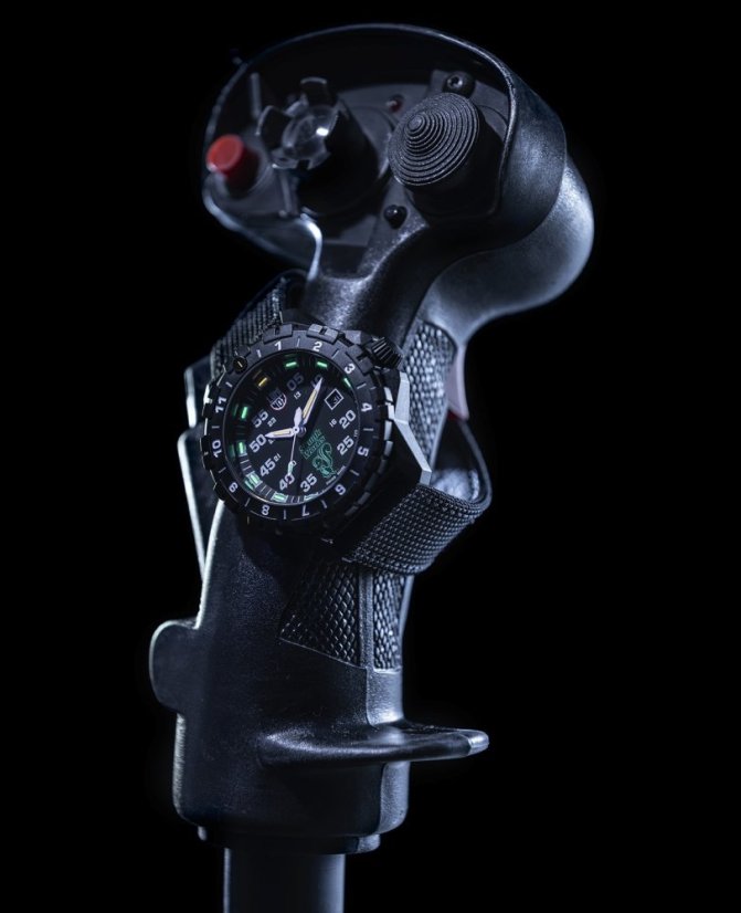 Luminox F117 X Skunk Works Heritage 6440 Series XA.6442.H.SET