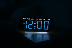 Digitálny svietiaci budík do siete JVD SB8035.4