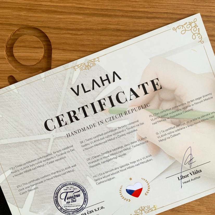 VLAHA Drevené hodiny OAK vyrobené v Čechách so striebornými rúčkami ?34cm