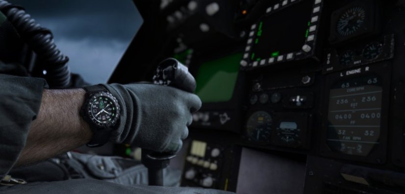 Luminox F117 X Skunk Works Heritage 6440 Series XA.6442.H.SET
