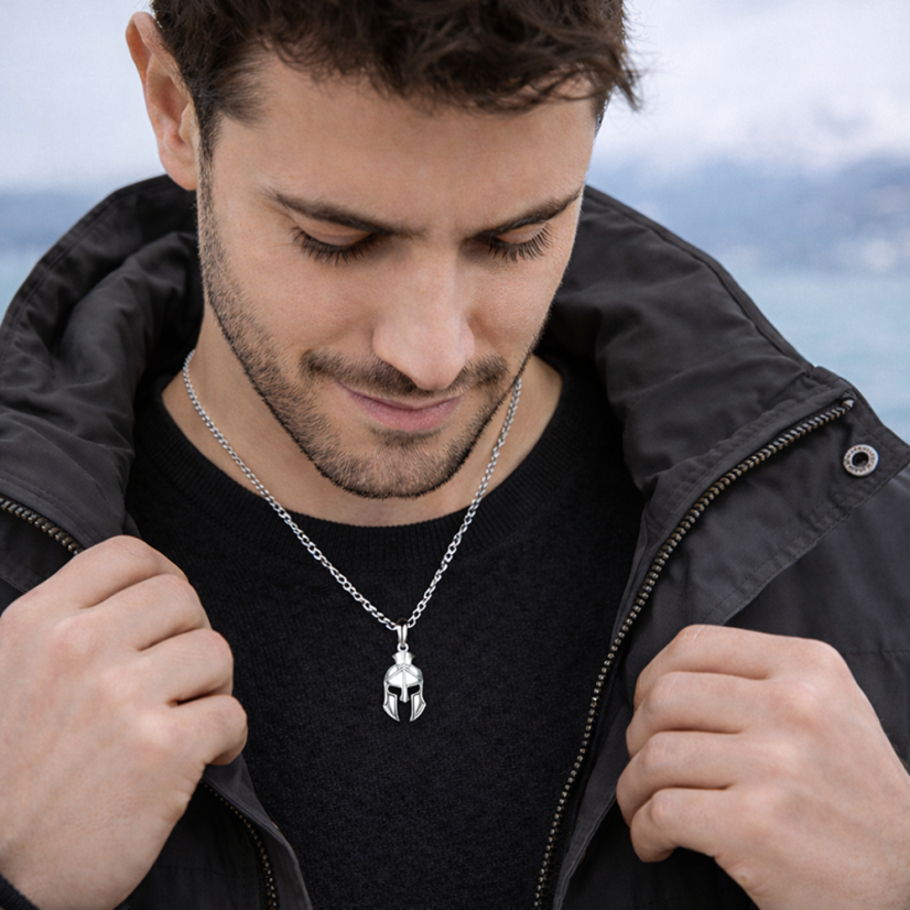 LAVVU Pánsky strieborný náhrdelník spartan helma