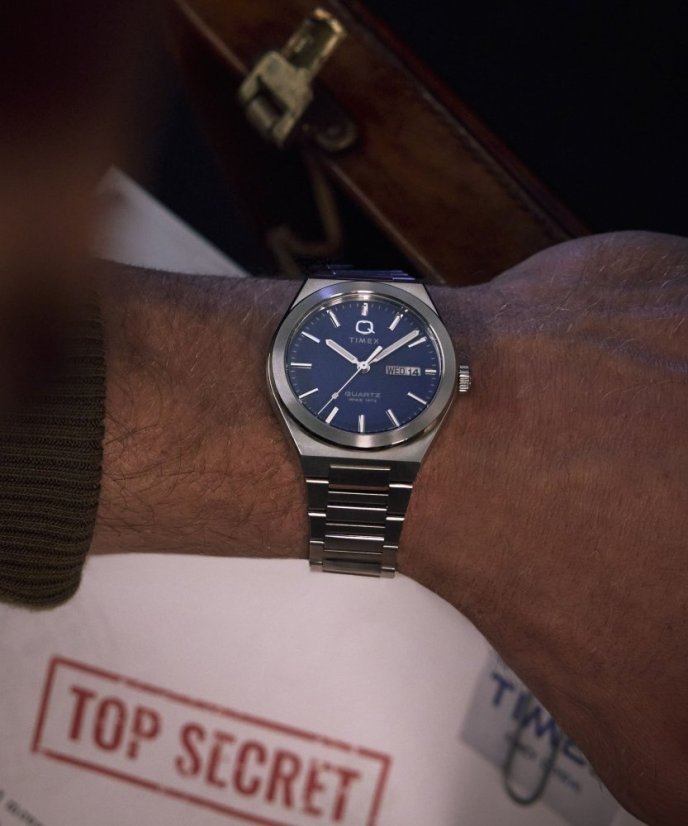 Timex Q Timex Continental Day and Date TW2Y25100UK