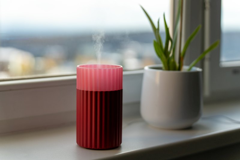 Airbi CANDLE čevený - aroma difuzér se světelným efektem hořící svíčky