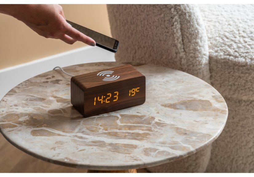 LED budík-hodiny 5933DW Karlsson s nabíjačkou smartfónov 15cm