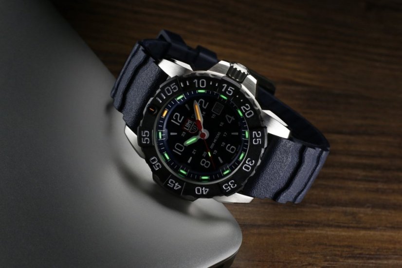 Luminox Navy Seal Steel 3250 Time Date Series XS.3253.CB