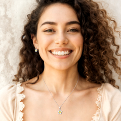 MINET Moderné strieborné náušnice bielej kvietky