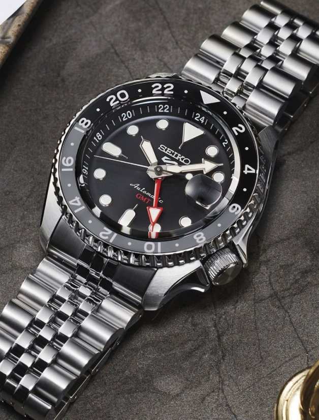 Seiko SSK001K1 Seiko 5 Sports ‘Black Grape’ GMT SKX Re-Interpretation