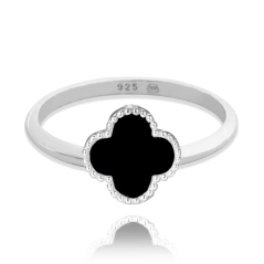 MINET Strieborný prsteň štvorlístok s onyxom veľ. 54