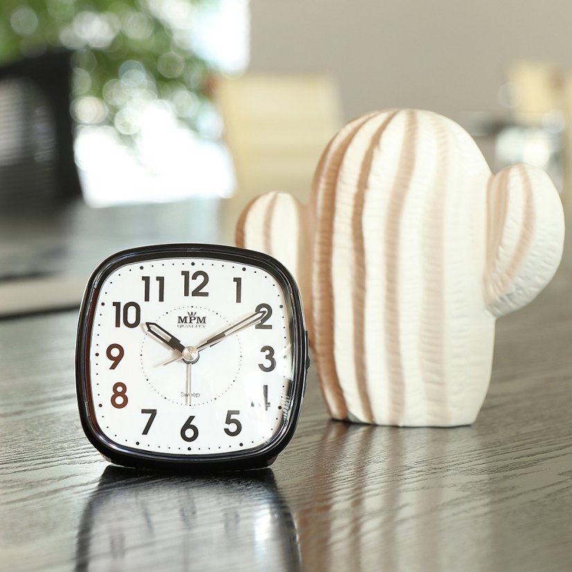 Budík s LED podsvícením a tichým chodem MPM  C01.3530.9090