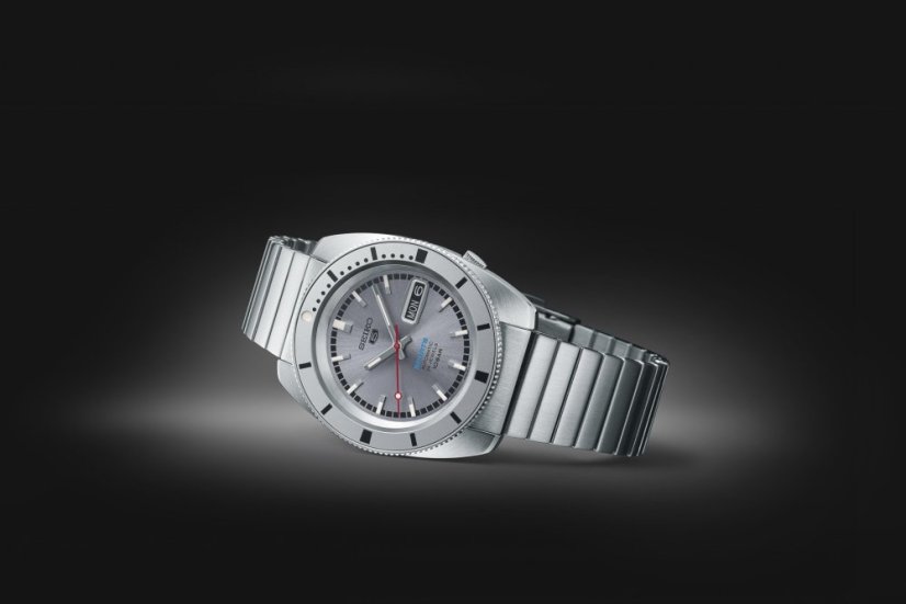 Seiko SRPL03K1 Seiko 5 Sports ‘Ash blue’ 1968 Recreation Limited Edition
