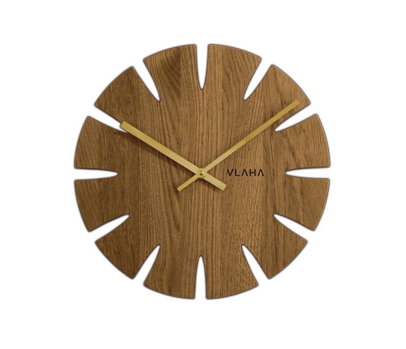 Dubové hodiny VLAHA vyrobené v Čechách se zlatými ručkami