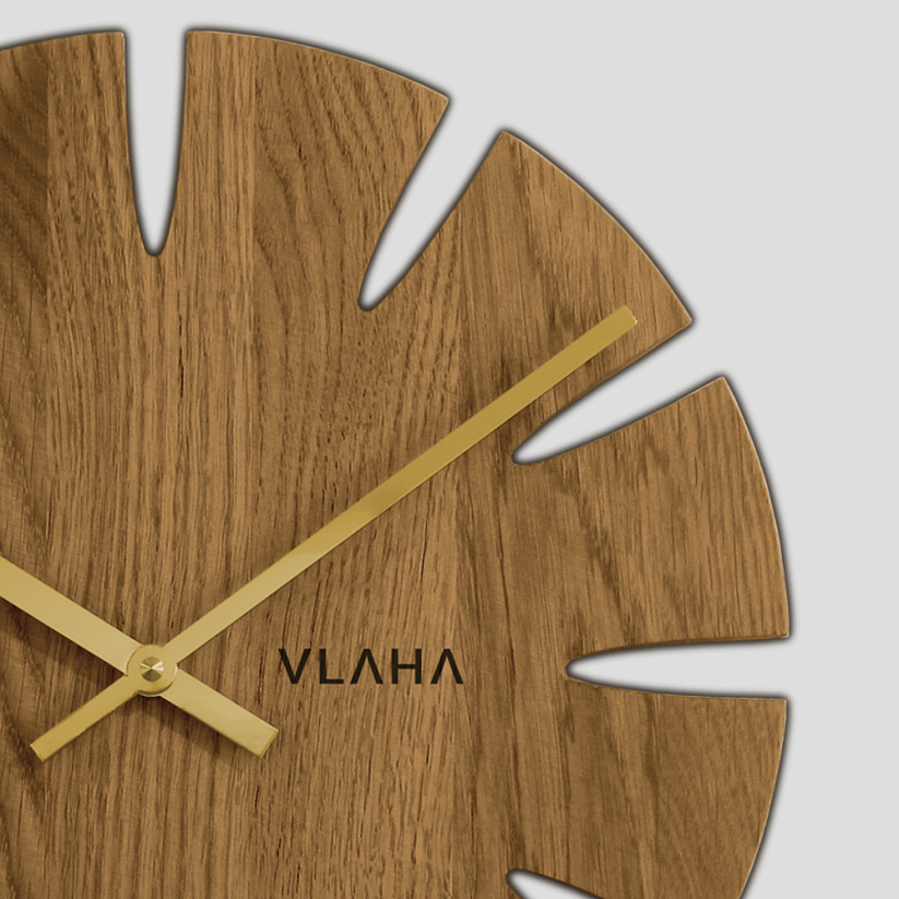Dubové hodiny VLAHA vyrobené v Čechách se zlatými ručkami