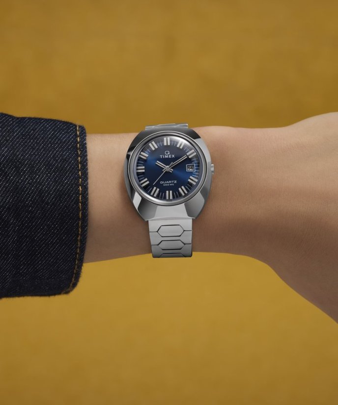Timex Q Timex 1972 Time Machine Reissue TW2Y33100UK