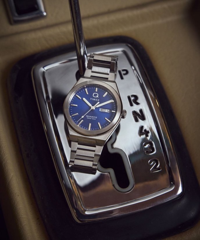 Timex Q Timex Continental Day and Date TW2Y25100UK