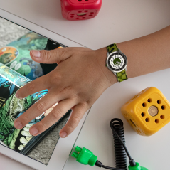 Svietiace zelené chlapčenské hodinky CLOCKKODIEL ARMY s maskáčovým vzorom CWB0031