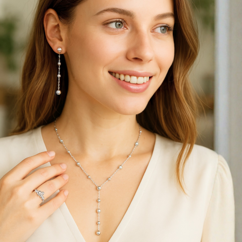 MINET Elegantný strieborný náhrdelník s guličkami