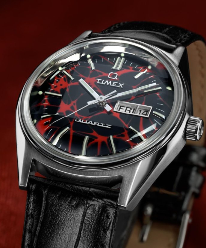 Timex Q Timex 1978 Red Vega Reissue TW2Y55700UK