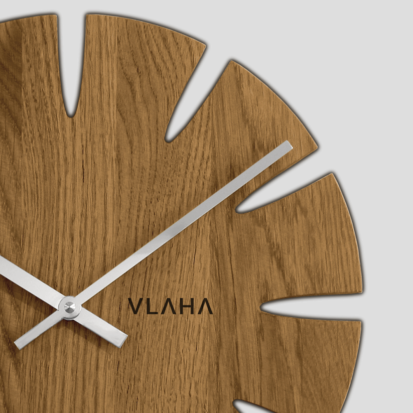 Dubové hodiny VLAHA vyrobené v Čechách se stříbrnými ručkami